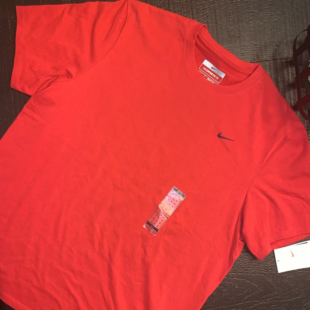 NWT Nike DriFIT Training Tee - Men’s Size L - RED